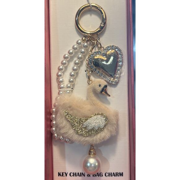 Piper K Swan Fuzzy Keychain Bag Purse Charm Pearls Gold Heart Stone Accent Rare - Picture 2 of 6